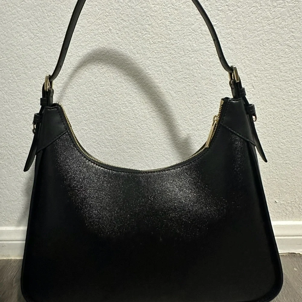 Michael Kors Black Shoulder Bag with Gold Chain - Picture 3 of 4